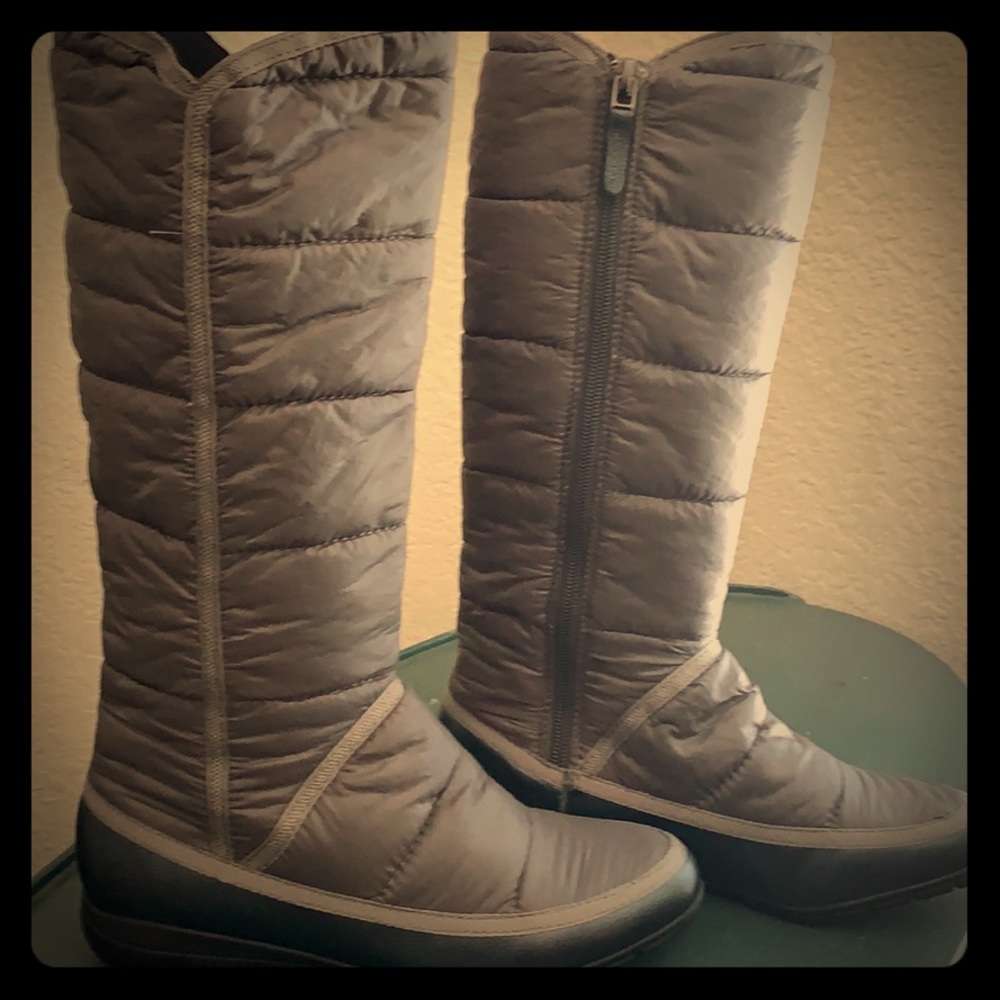 Grey winter boots